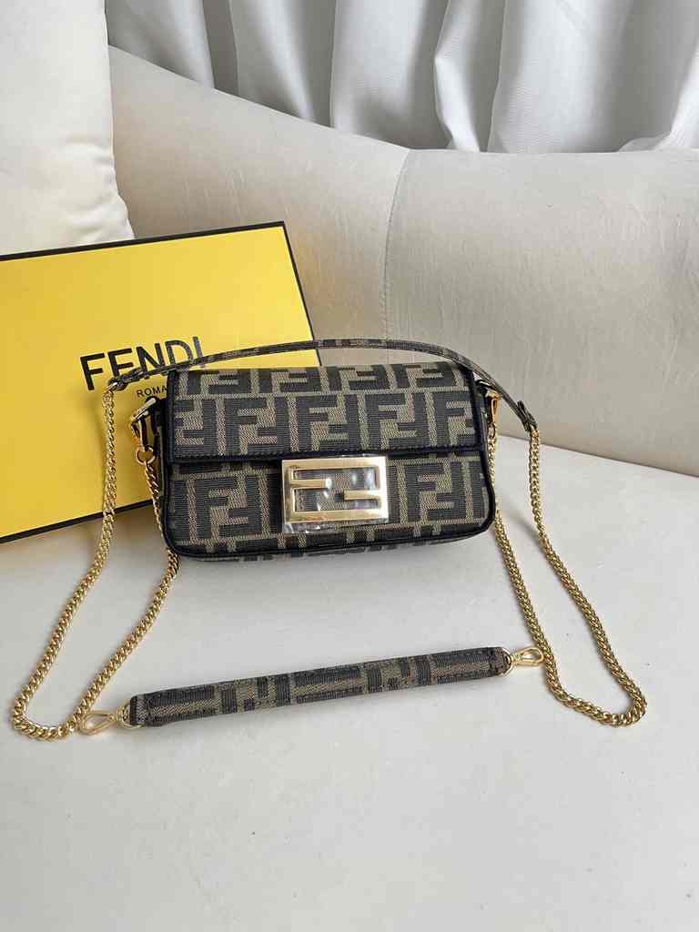 102 Baguette Fabric Chain Mini 19