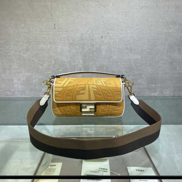 0018 Baguette 26