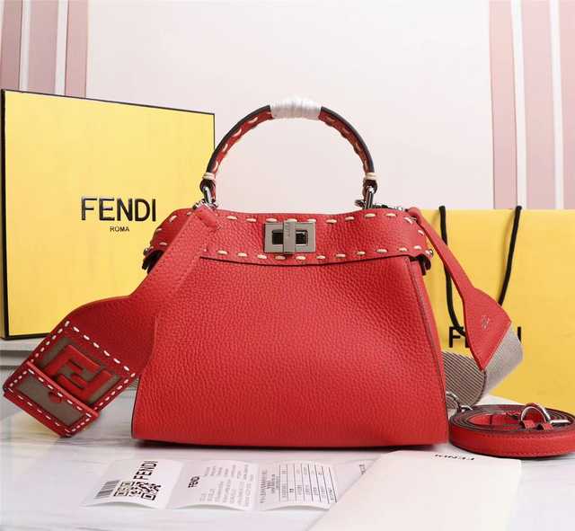 8BN244 Fendi 23