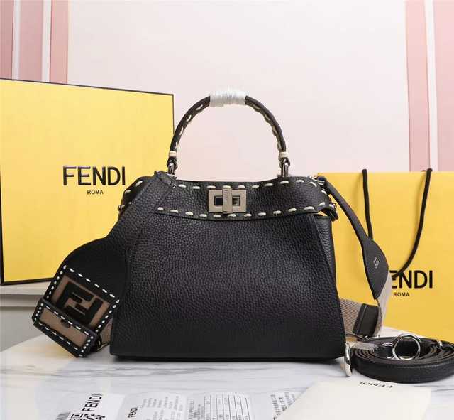 8BN244 Fendi 23