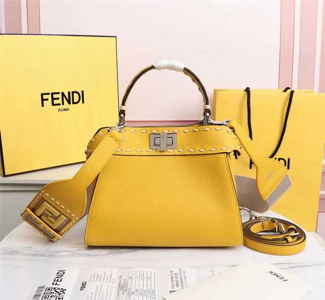 8BN244 Fendi 23
