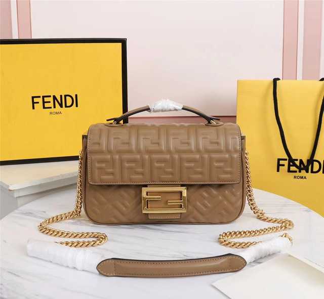 8BR793 Fendi 24