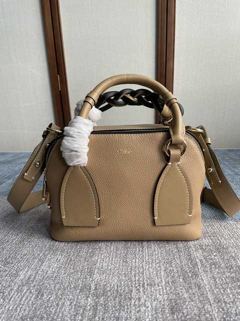 6041 Daria 22