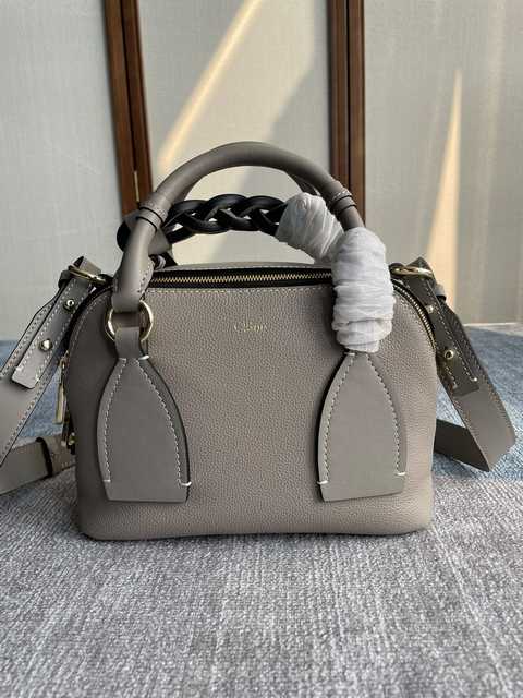 6041 Daria 22