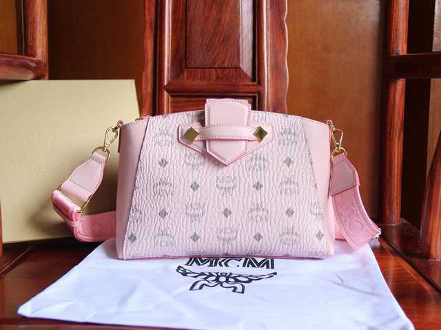MCM Essential 26