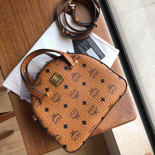 MCM Top Handle 22