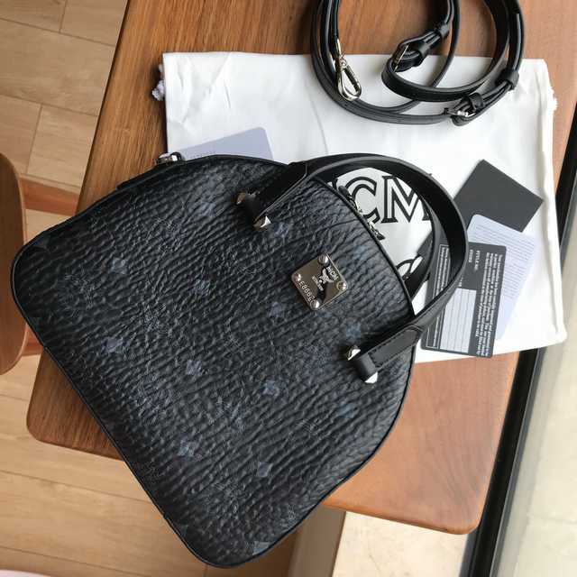 MCM Top Handle 22