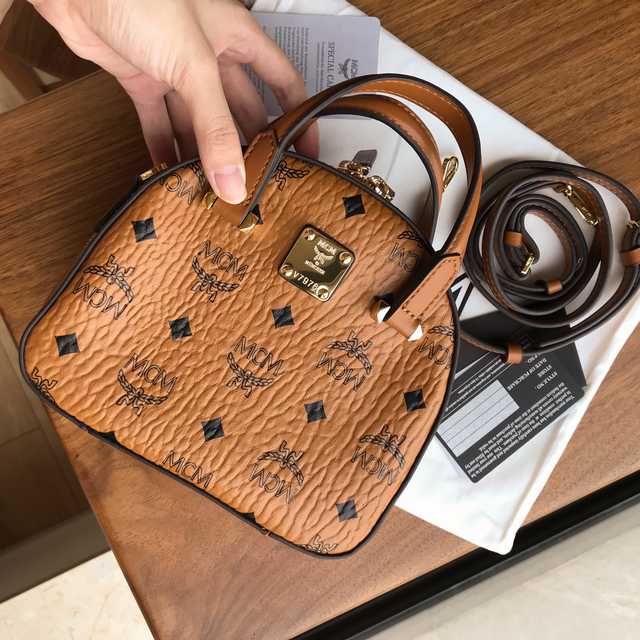 MCM Top Handle 18