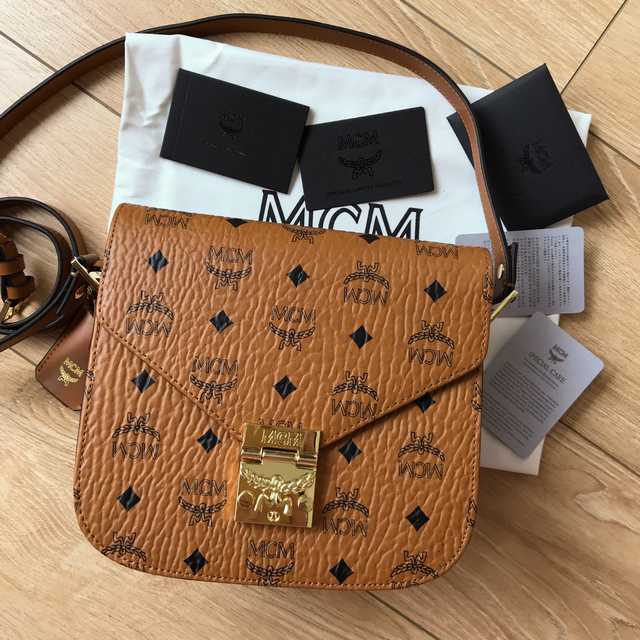 MCM Saddle Patty 21