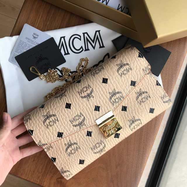 MCM Millie 24