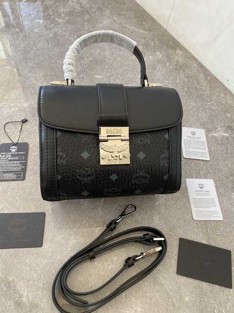 MCM Top Handle 18