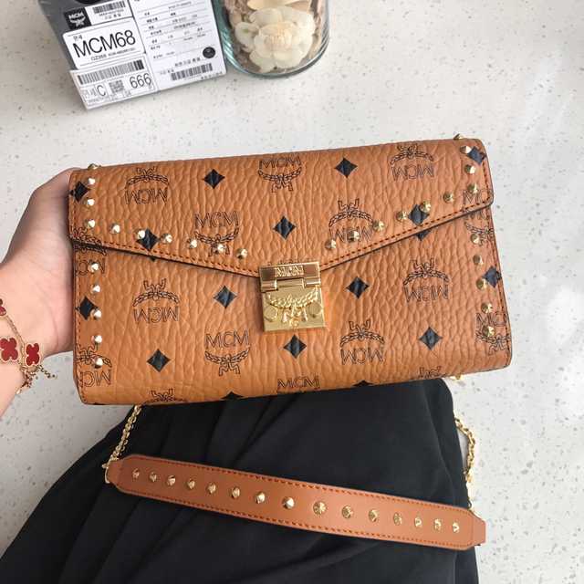 MCM Millie Stud 24