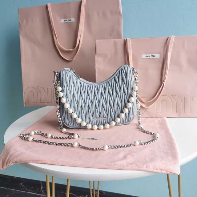 5BH211 Miu Miu Matelasse Pearl Hobo 21