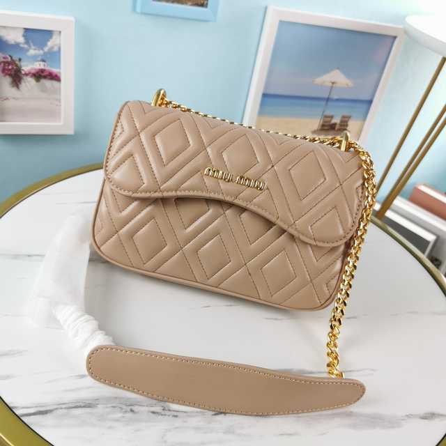 5BD140 MiuMiu 21