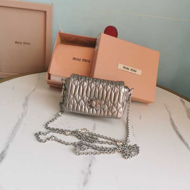 5TT124 MiuMiu 11
