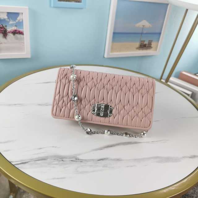 5DH044 MiuMiu 19 v2