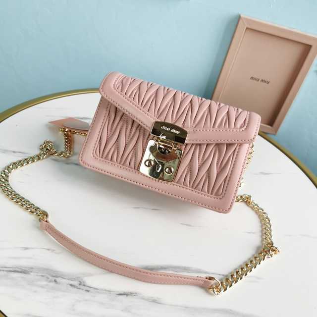 5BH099 MiuMiu 18