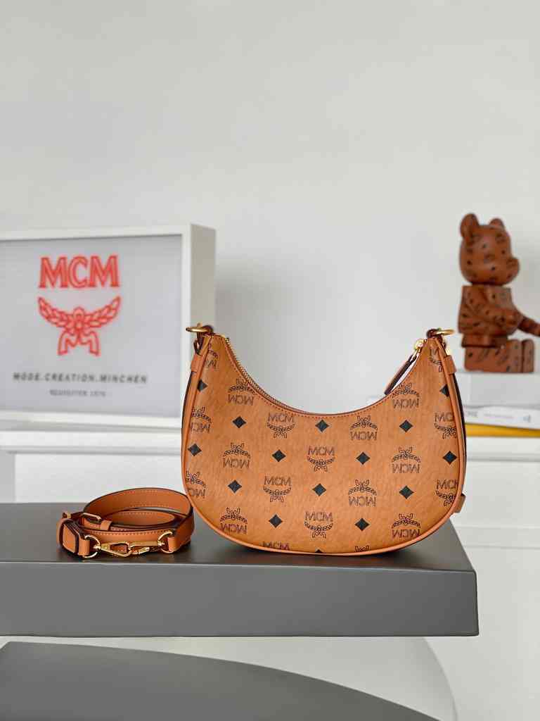 H028 MCM Aren Hobo 24