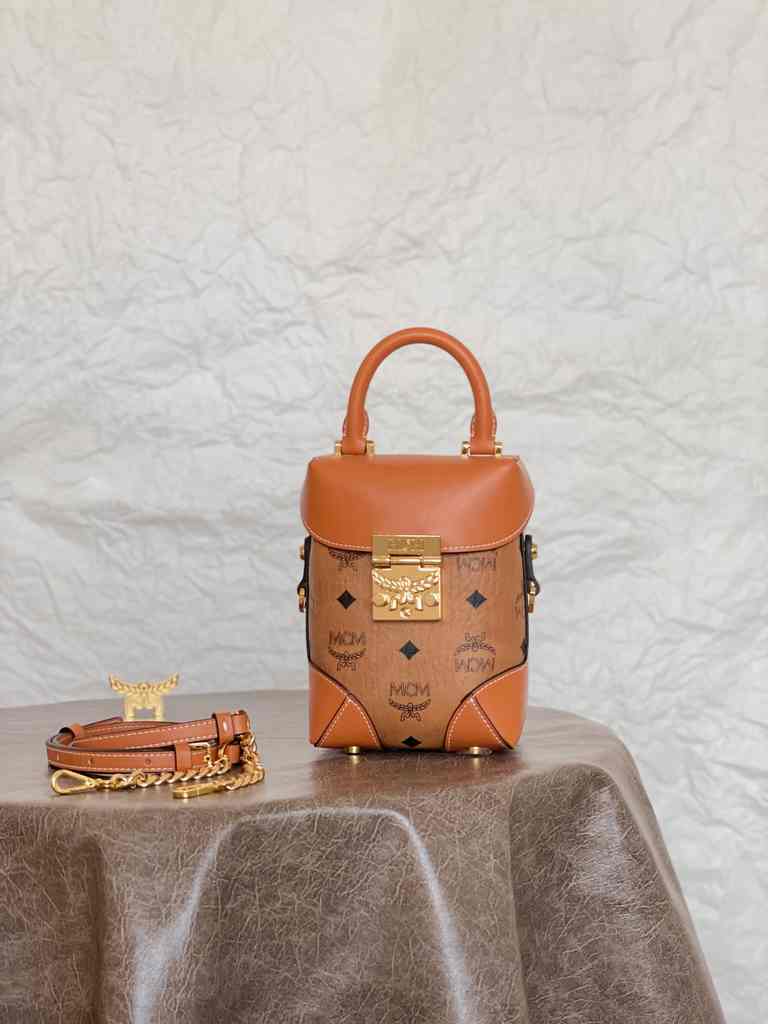 L013 MCM Soft Berlin 18