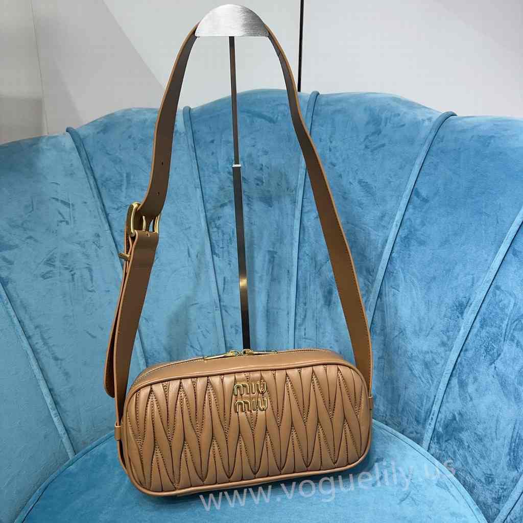 5BC158 MiuMiu 24
