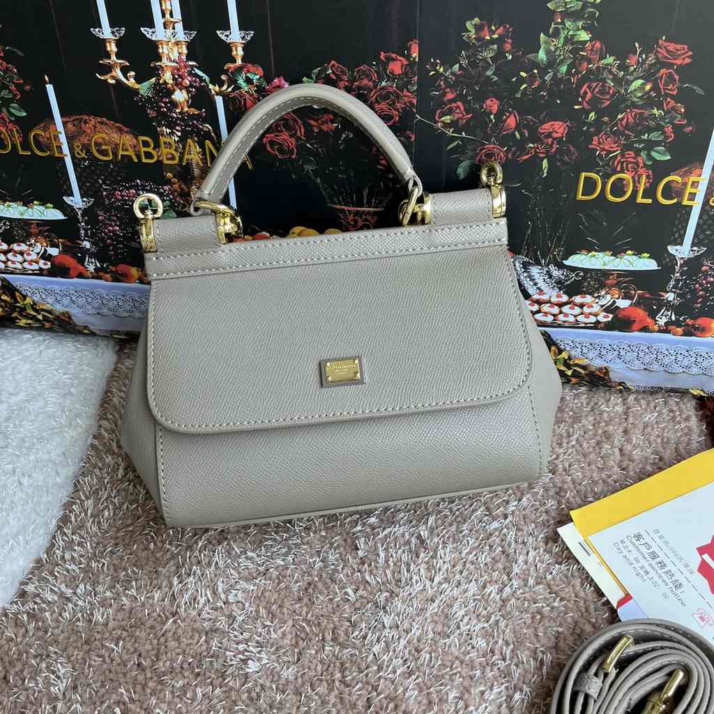 4135 Dolce & Gabbana 20