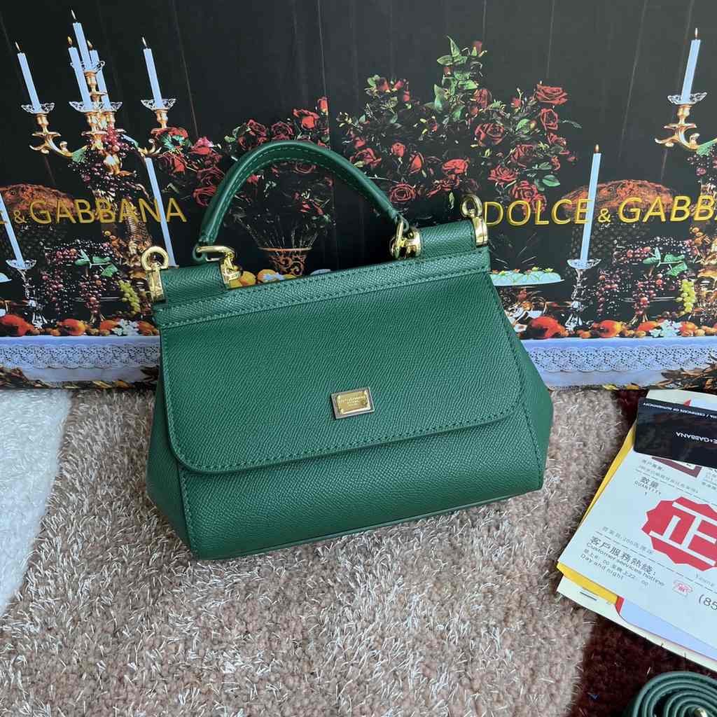 4135 Dolce & Gabbana 20