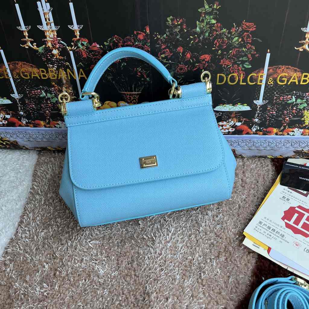 4135 Dolce & Gabbana 20