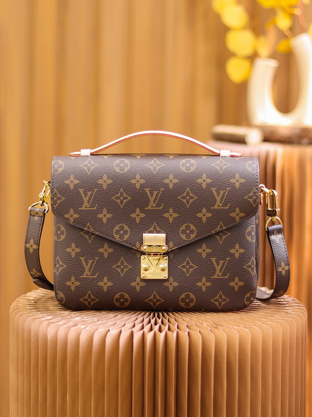 Boutique Quality Louis Vuitton Pochette Metis M44875 25