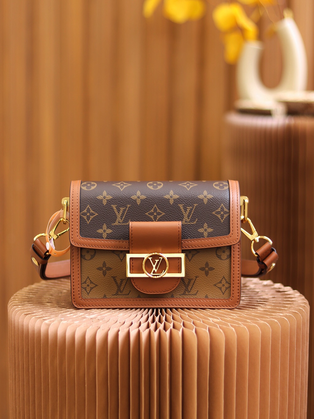 Boutique Quality Louis Vuitton Dauphine Mini M44580 20