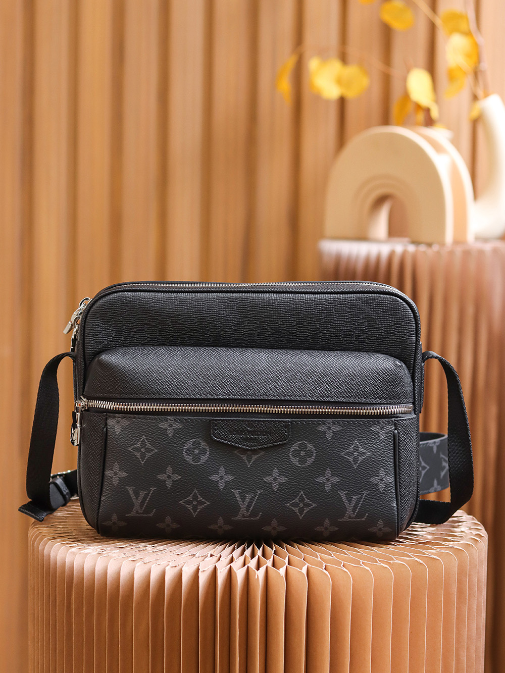 Boutique Quality Louis Vuitton Outdoor M30233 29