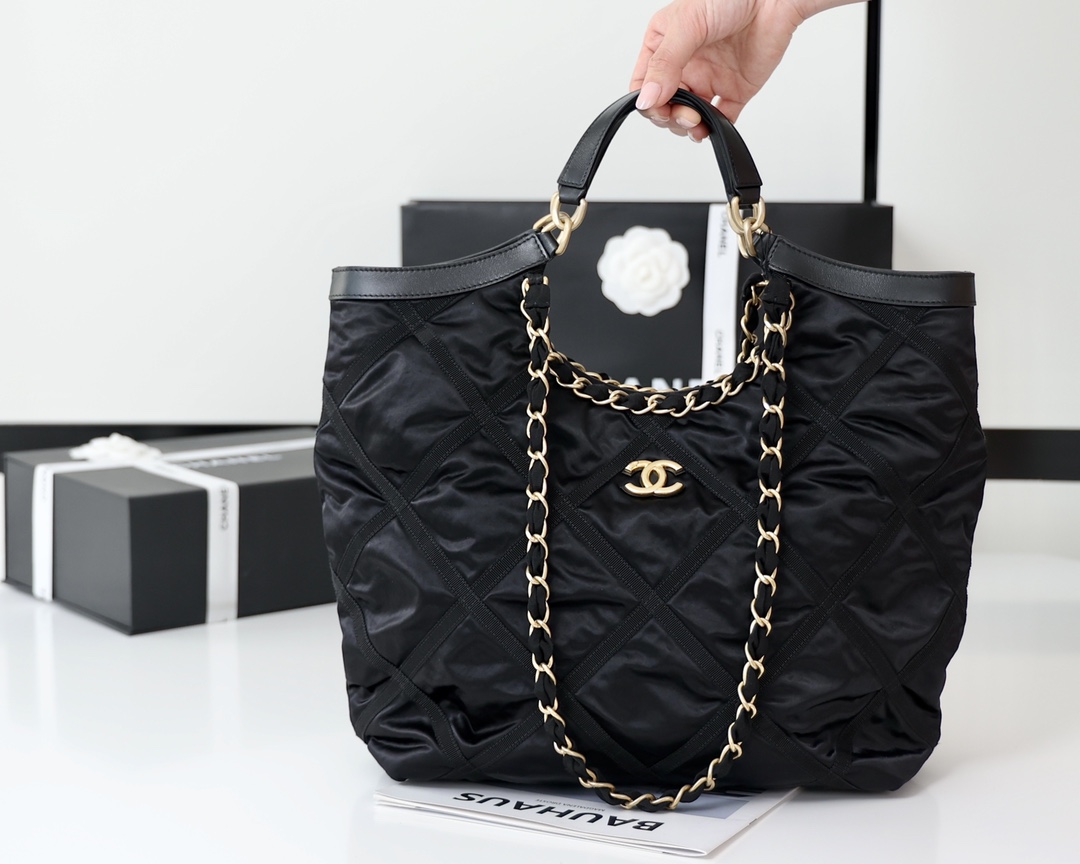 Boutique Quality Chanel AS3152 42