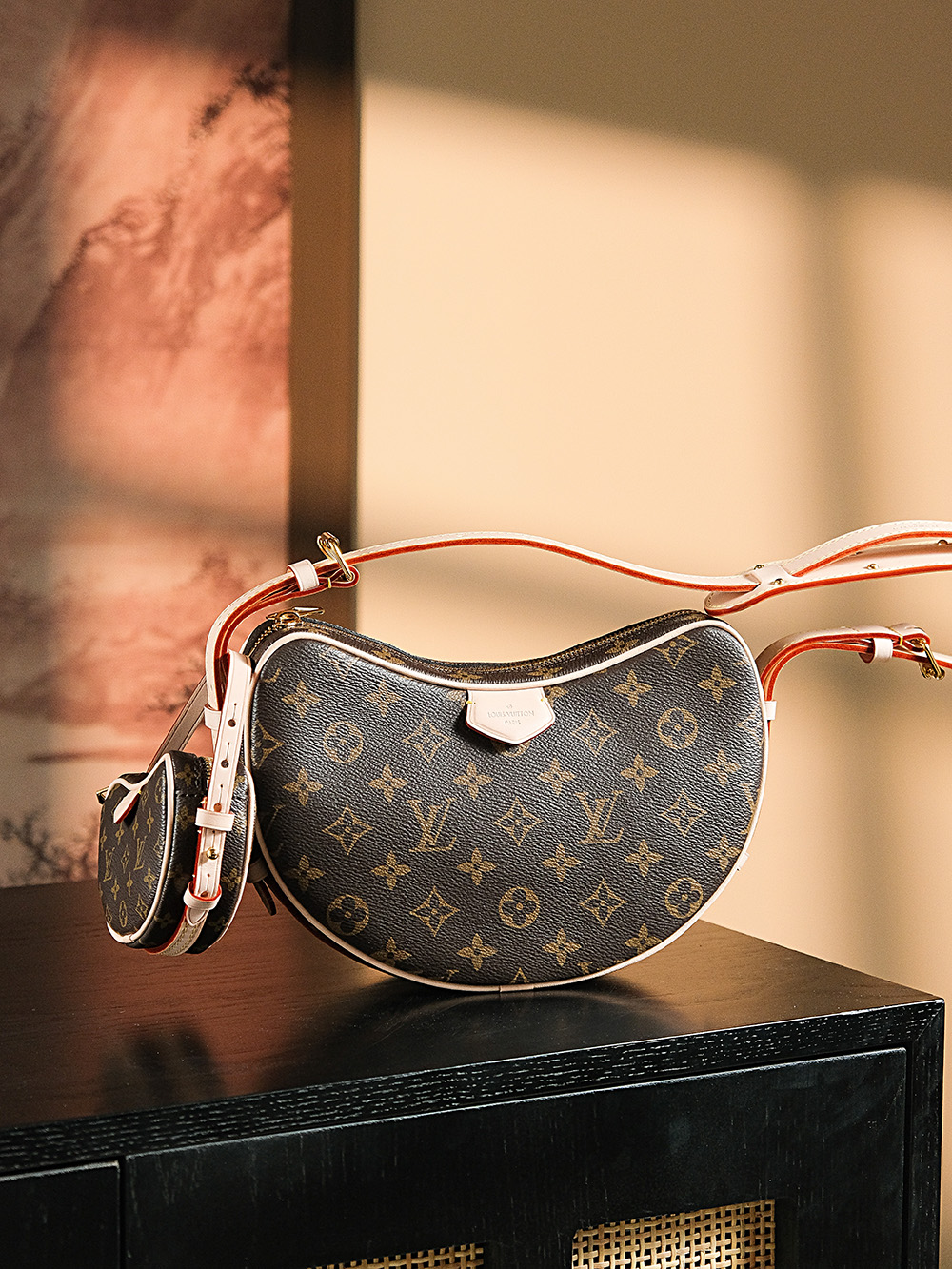 Boutique Quality Louis Vuitton Croissant M46828 25