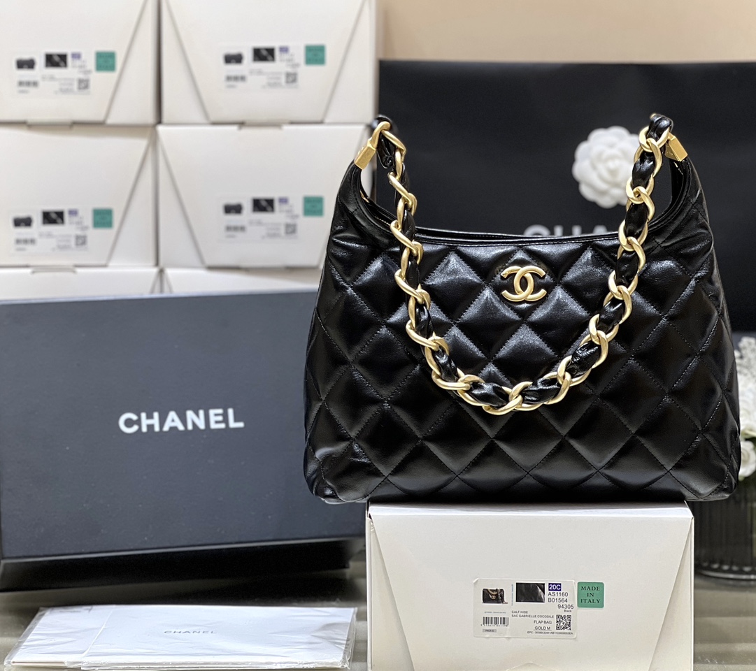 Boutique Quality Chanel 24A Hobo AS4912 32