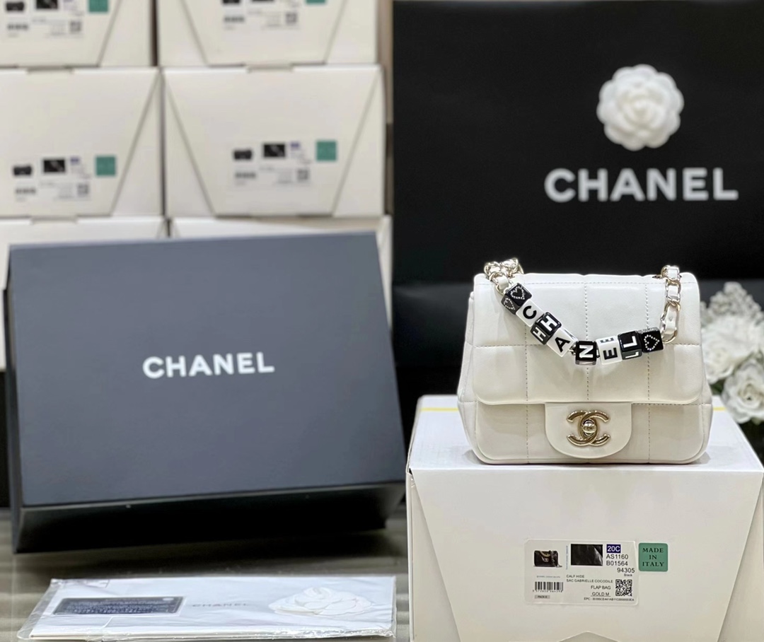 Boutique Quality Chanel AS3744 16