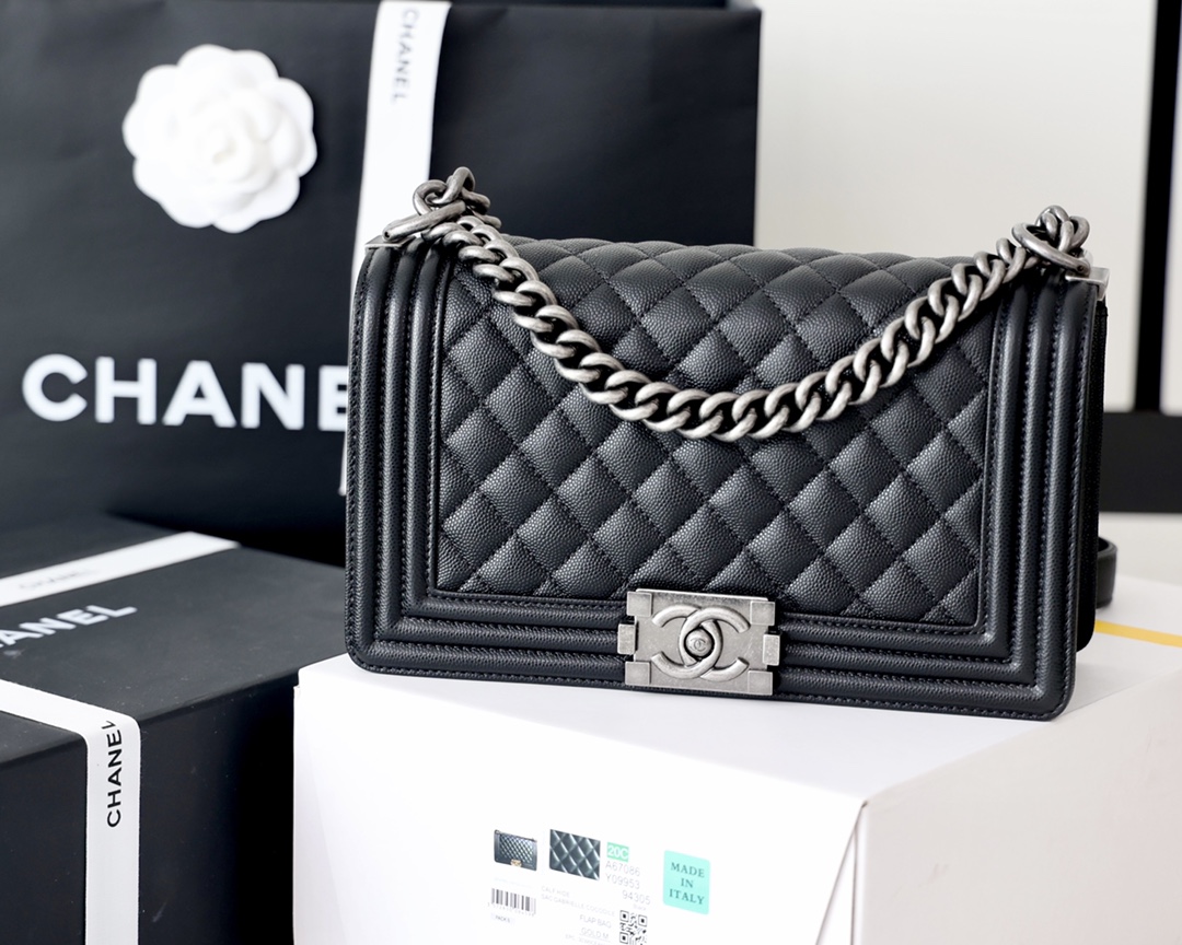 Boutique Quality Chanel Le Boy 67086 Haas 25