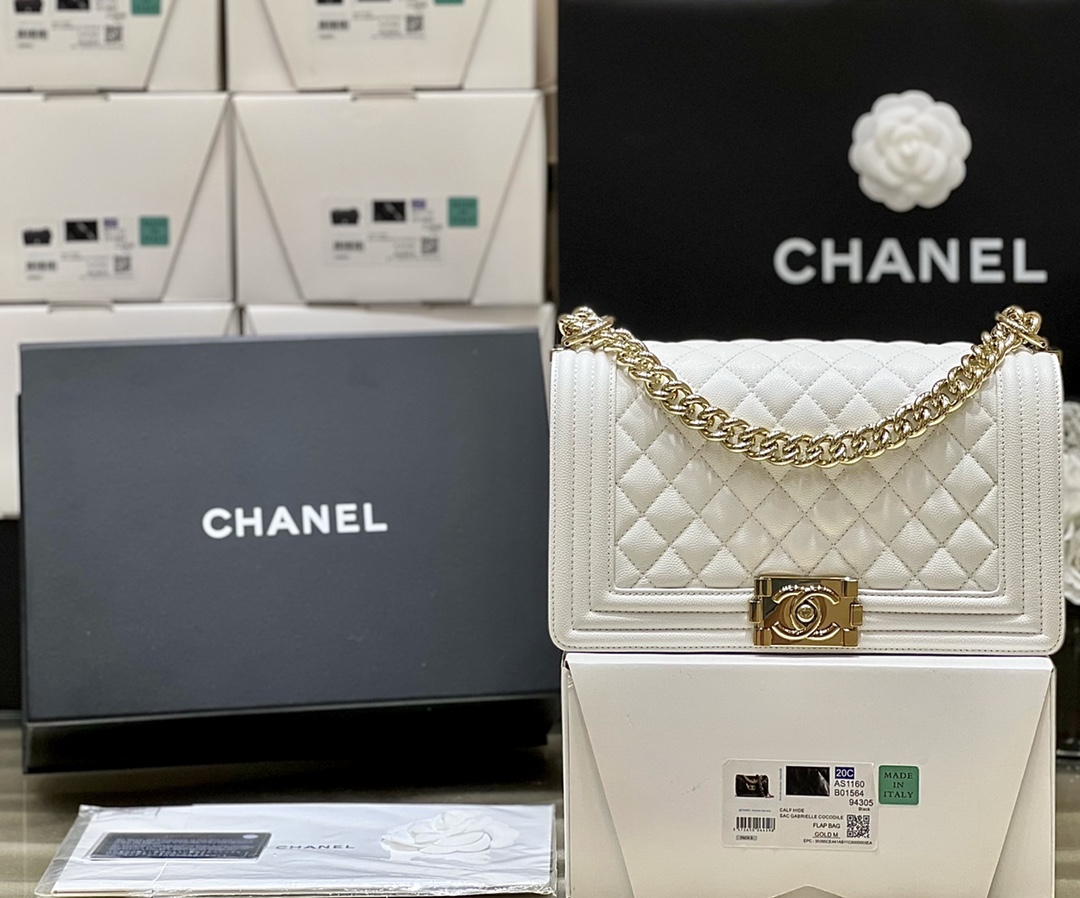 Boutique Quality Chanel Le Boy 67086 Haas 25