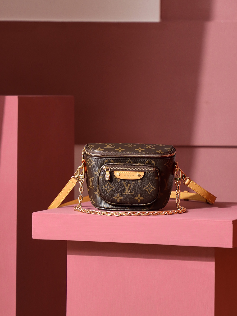 Boutique Quality Louis Vuitton Mini Bumbag M82335 17