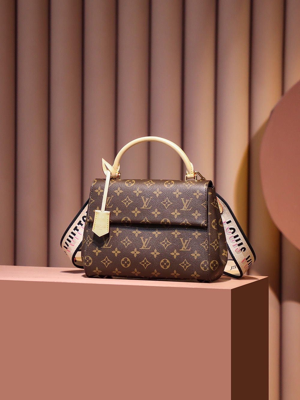 Boutique Quality Louis Vuitton Cluny BB M46372 28