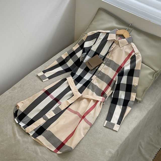 Burberry skirt