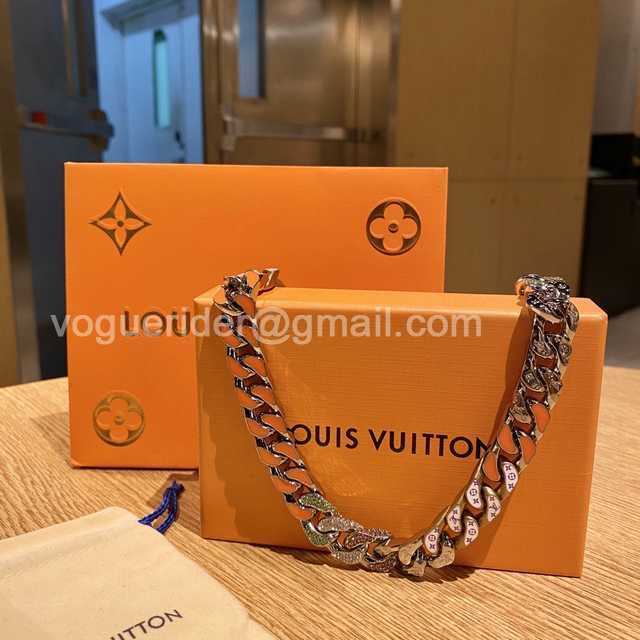 CB10007 LV Necklace