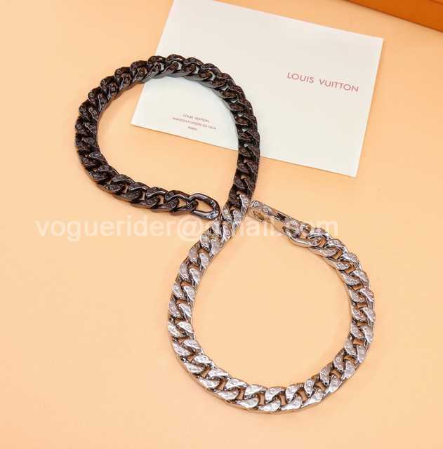 CB10020 LV Necklace