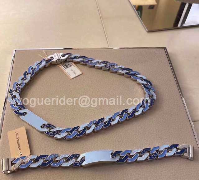 CB10039 LV Necklace