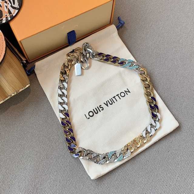 CB10062 LV Necklace