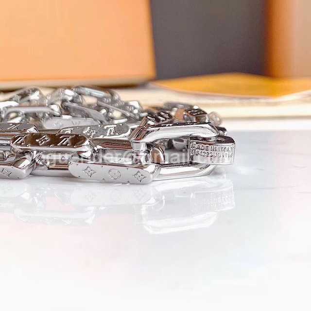 CB10112 LV Necklace