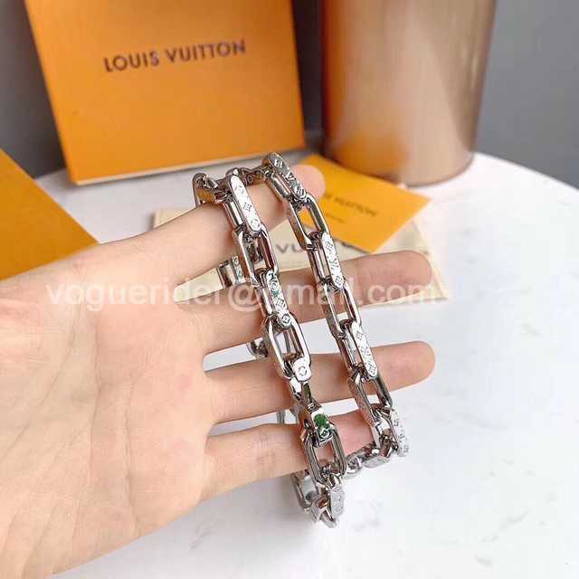 CB10112 LV Necklace