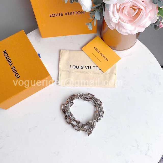 CB10112 LV Necklace