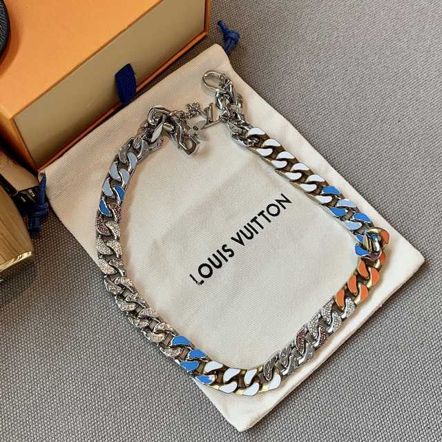CB10129 LV Necklace