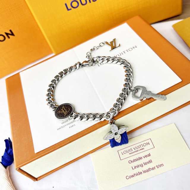 Louis Vuitton Monogram Lock jwl6871