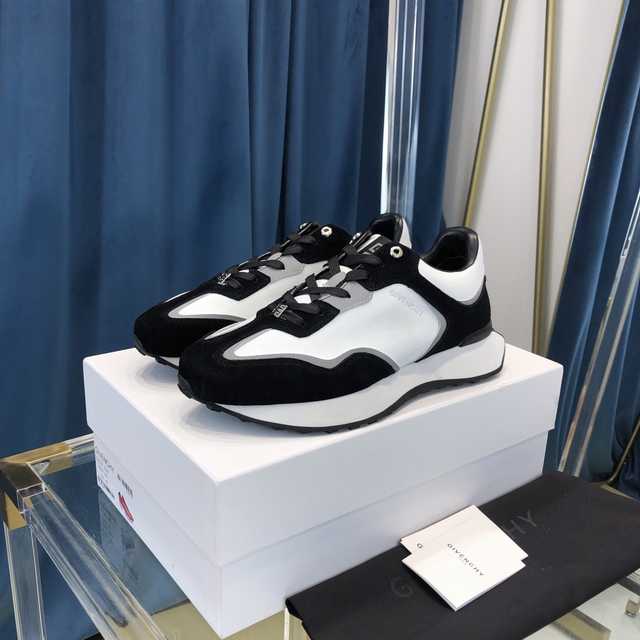 Givenchy Runner
