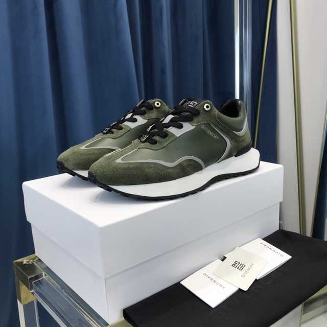 Givenchy Runner